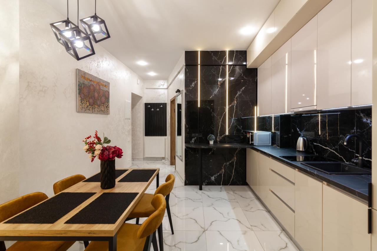 Alfa Apartments Svobody 39 Lviv Dış mekan fotoğraf
