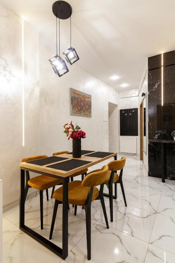 Alfa Apartments Svobody 39 Lviv Dış mekan fotoğraf